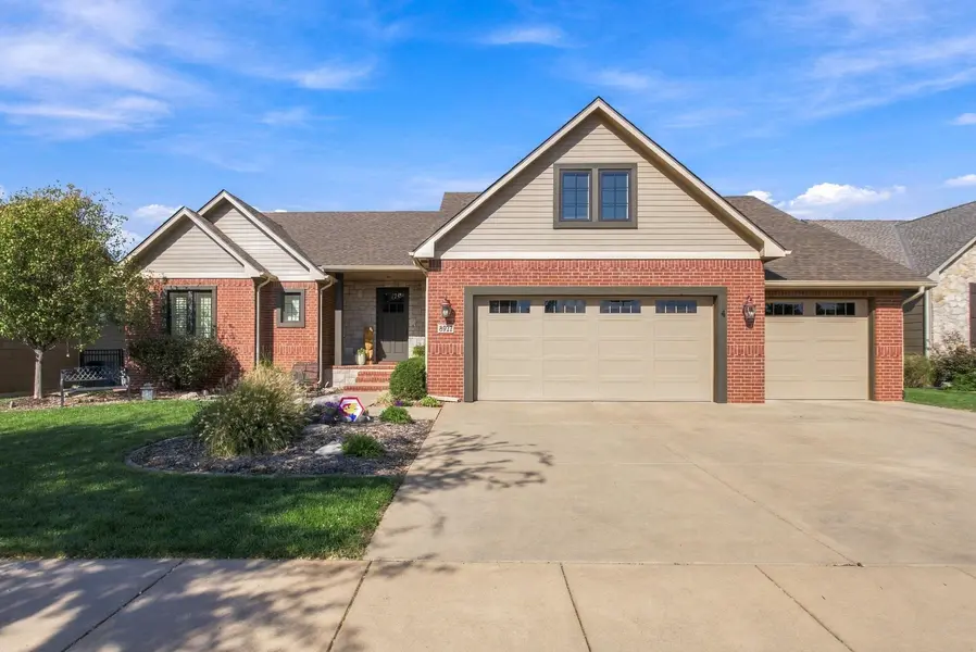 8922 W Westlakes Ct, Wichita, KS 67205