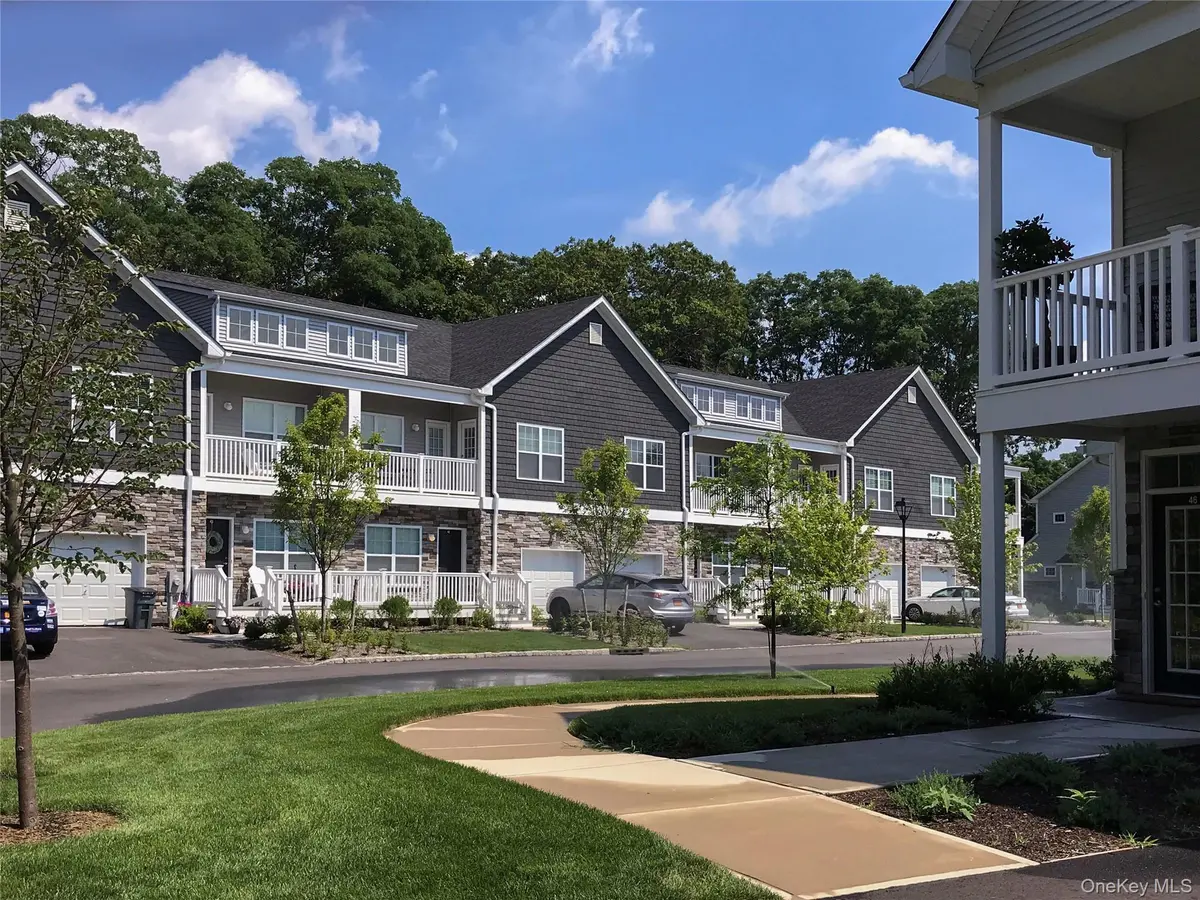 8 Owen CIR #8, Selden, NY 11784