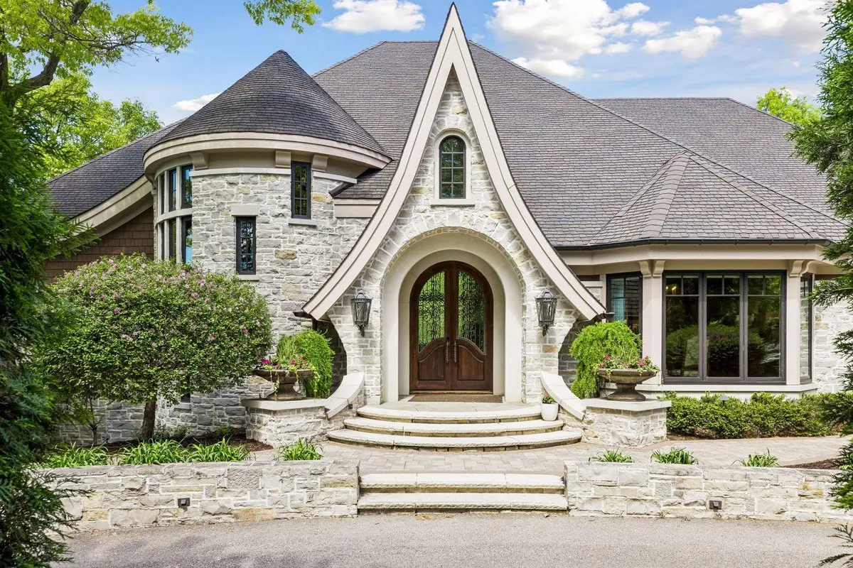 18083 Bearpath TRL, Eden Prairie, MN 55347