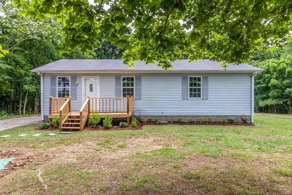 1882 McAnally Rd, Mount Pleasant, TN 38474
