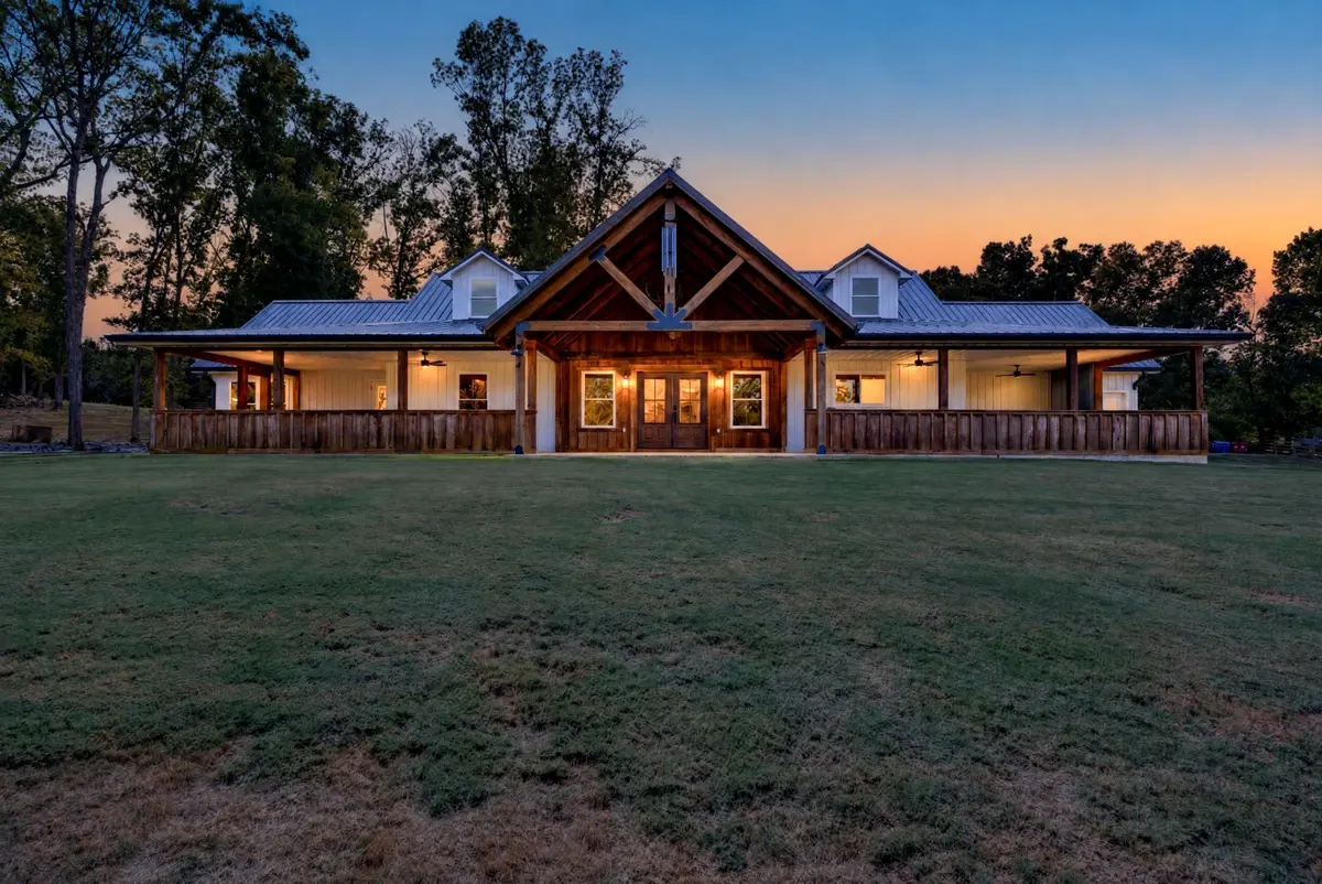 595 Sulphur Creek Rd, Big Sandy, TN 38221