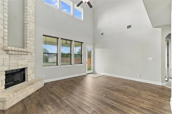 224 Oyster CRK, Buda, TX 78610