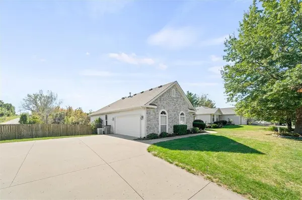 15605 Meadow CT, Platte City, MO 64079