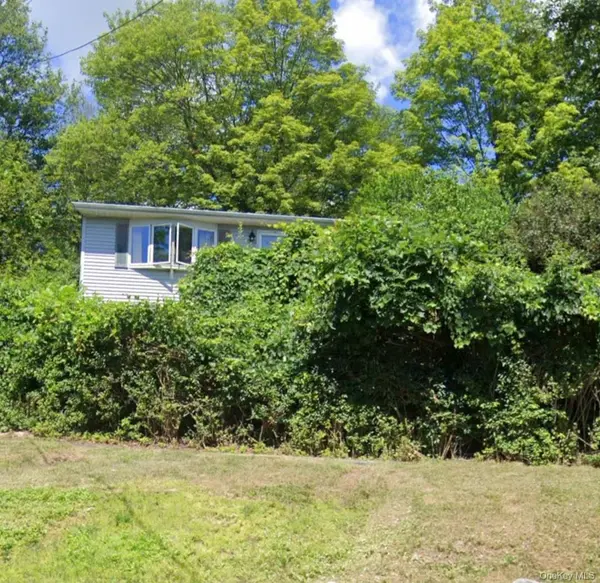 89 Pickles RD, Bloomingburg, NY 12721