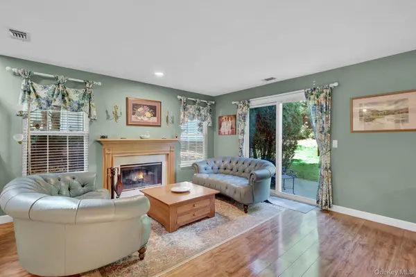 208 Erik DR, East Setauket, NY 11733
