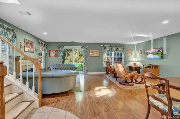 208 Erik DR, East Setauket, NY 11733