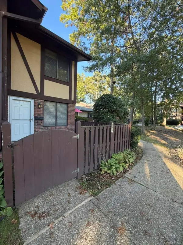 158 Cambridge DR, Port Jefferson, NY 11776