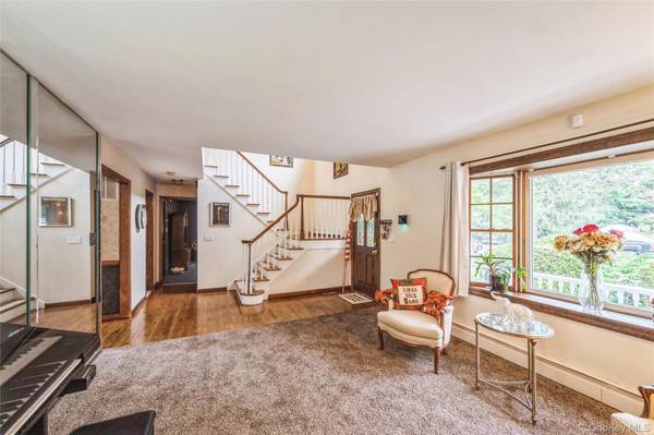 3 Poplar LN, Medford, NY 11763