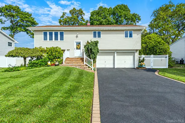 251 Manhasset ST, Islip Terrace, NY 11752