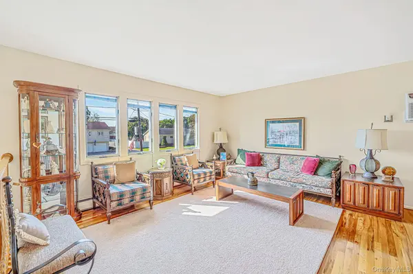 251 Manhasset ST, Islip Terrace, NY 11752