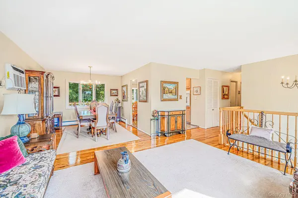 251 Manhasset ST, Islip Terrace, NY 11752