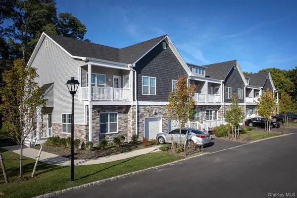 8 Owen CIR #8, Selden, NY 11784