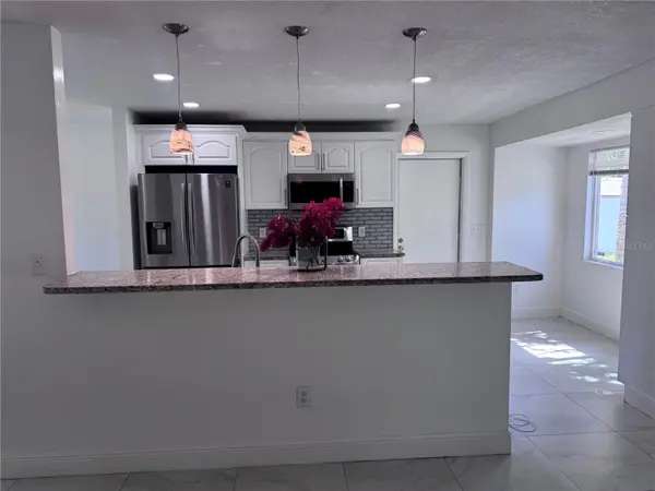 5208 CARROLLWOOD MEADOWS DR, Tampa, FL 33625