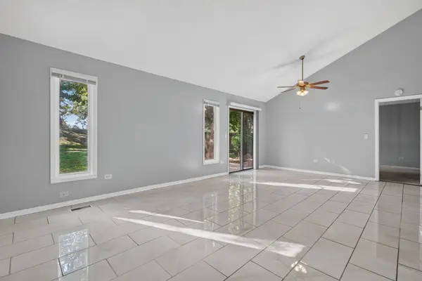 1840 Shetland DR, Wheaton, IL 60189