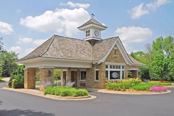 18083 Bearpath TRL, Eden Prairie, MN 55347