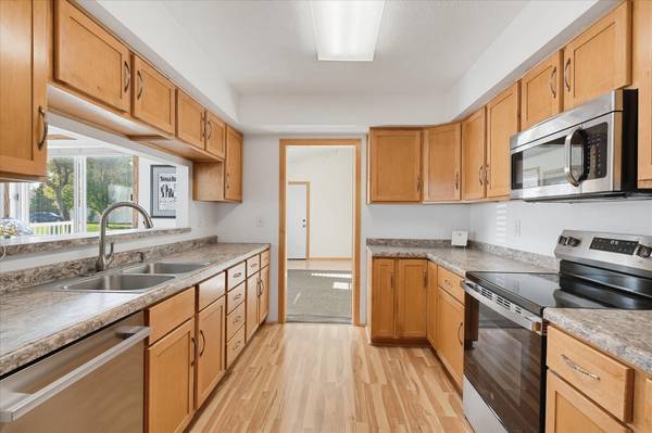 7698 157th ST W, Apple Valley, MN 55124