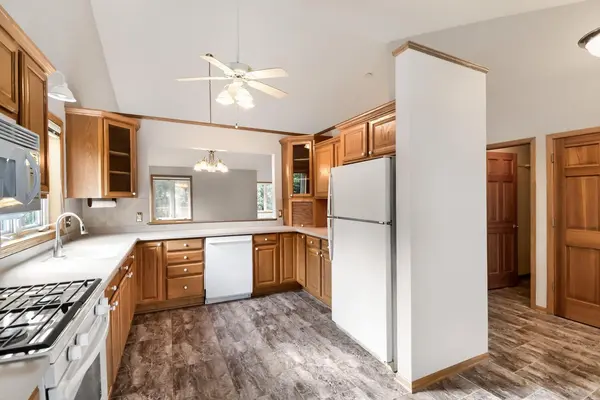 9141 Medley CIR, Golden Valley, MN 55427