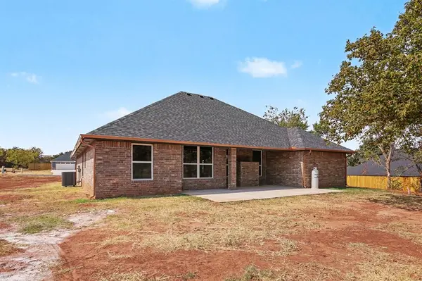 2209 Winter Ridge RD, Blanchard, OK 73010