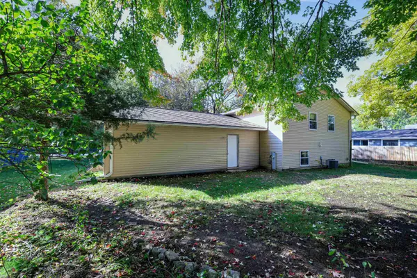 333 PARKWOOD DR, Neenah, WI 54956
