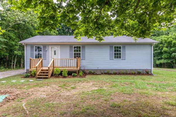 1882 McAnally Rd, Mount Pleasant, TN 38474