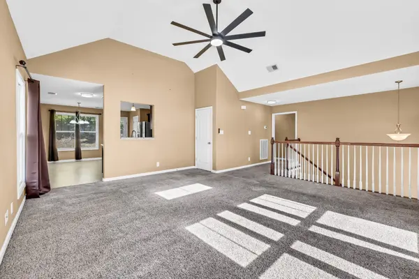627 Hidden Valley Dr, Clarksville, TN 37040