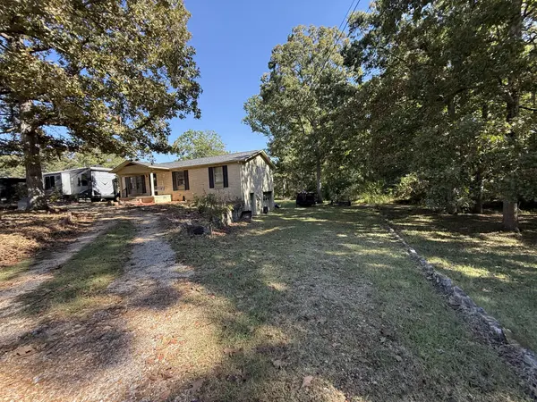 749 Oakland Dr, New Johnsonville, TN 37134