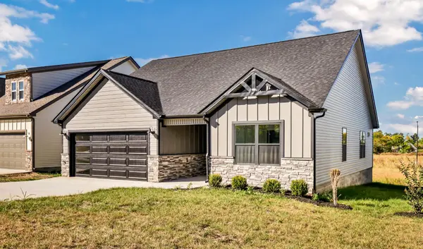 2800 Brewster Dr, Clarksville, TN 37042