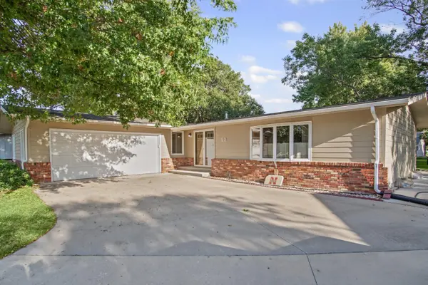 22 Sunset Drive, Hesston, KS 67062