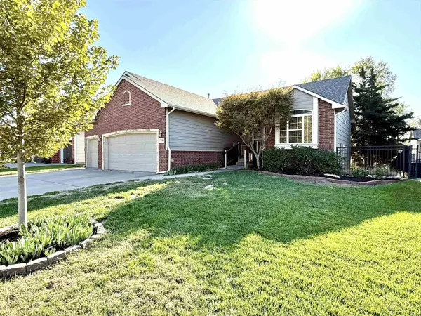 3506 N Lake Ridge Ct, Wichita, KS 67205