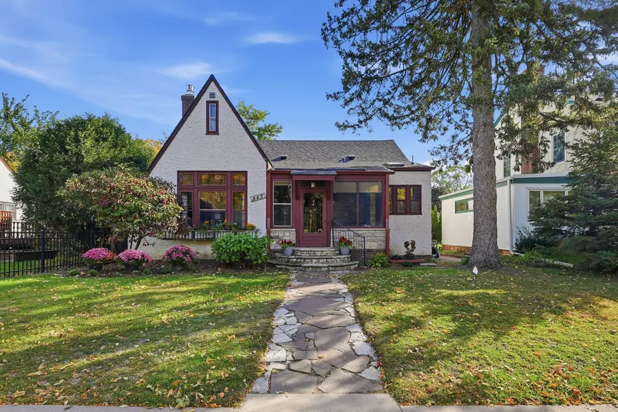 442 Mount Curve BLVD, Saint Paul, MN 55105