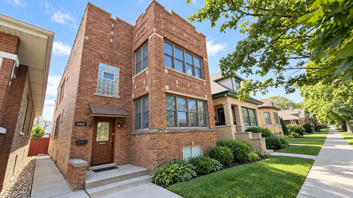 5437 W Hutchinson ST #2, Chicago, IL 60641