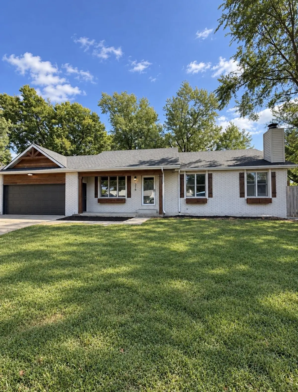 318 N Countryside Ct S, Andover, KS 67002