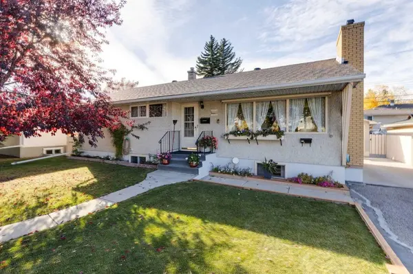 275 Northmount DR NW, Calgary, AB T2K 3G9