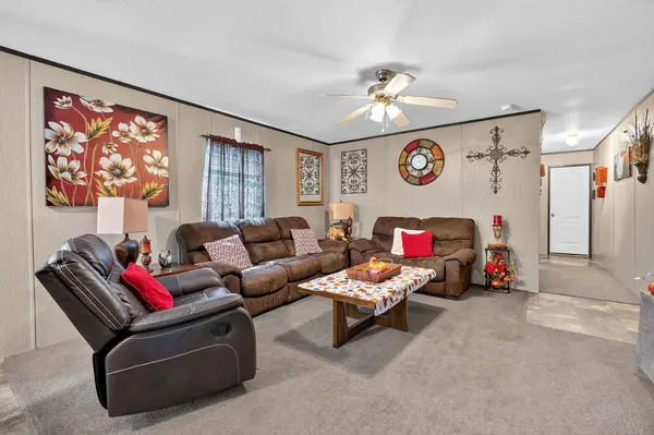 175 Las Estancias DR, Cedar Creek, TX 78612