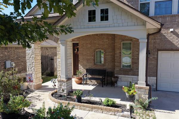 305 Lightcliff ST, Hutto, TX 78634