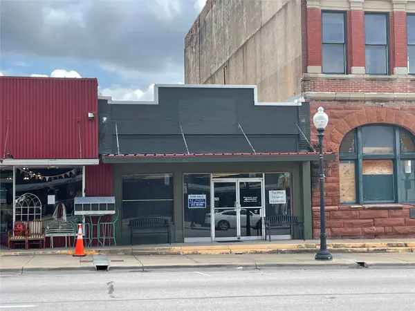 202 N Main ST N, Taylor, TX 76574