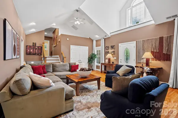 15 Hope RD, Weaverville, NC 28787