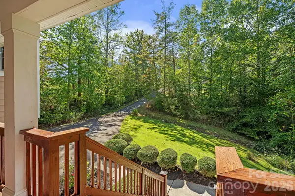 15 Hope RD, Weaverville, NC 28787