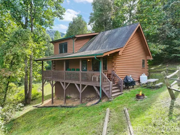 159 Son Country LN, Waynesville, NC 28785