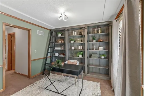 6781 Rene ST, Shawnee, KS 66216