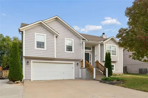 20556 W 220th TER, Spring Hill, KS 66083