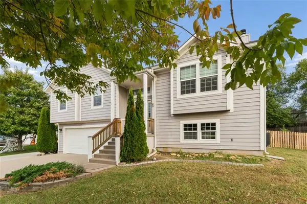 20556 W 220th TER, Spring Hill, KS 66083