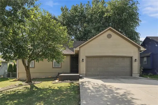 1302 Deena ST, Pleasant Hill, MO 64080