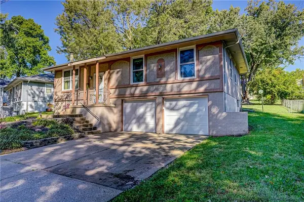 2409 SW South CT, Blue Springs, MO 64015