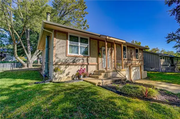 2409 SW South CT, Blue Springs, MO 64015