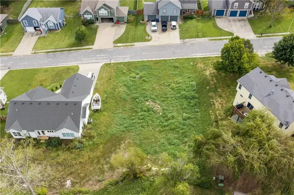 104 E WHISPERING HILLS BLVD, Lone Jack, MO 64070