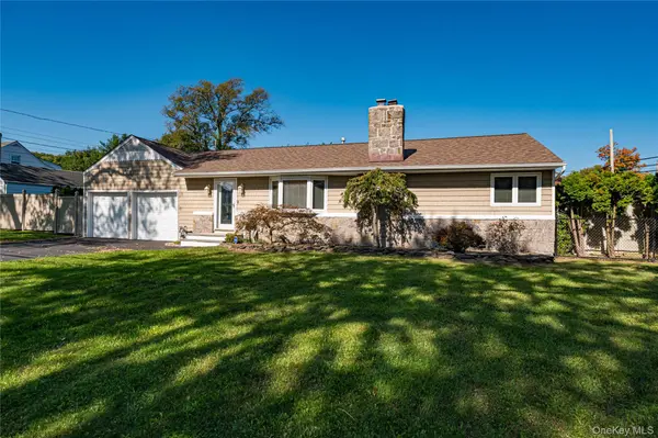 87 Bayway AVE, Bay Shore, NY 11706
