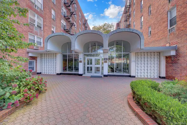 54-40 Little Neck Pkwy #6M, Little Neck, NY 11362