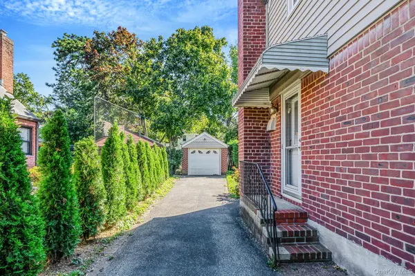 127 Locust ST, Floral Park, NY 11001