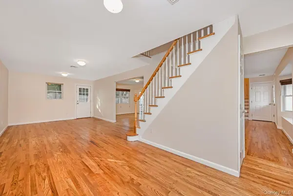 59 Hunter LN, Centereach, NY 11720